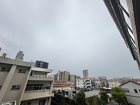 陽当たり・通風・開放感に恵まれた環境です。