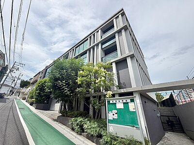 外観：飽きのこないシンプルモダンな外観です。