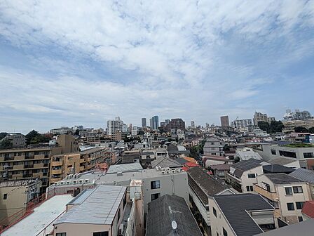 陽当たり・通風・開放感に恵まれた環境です。