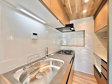 使いやすくスタイリッシュなキッチン空間になっております。