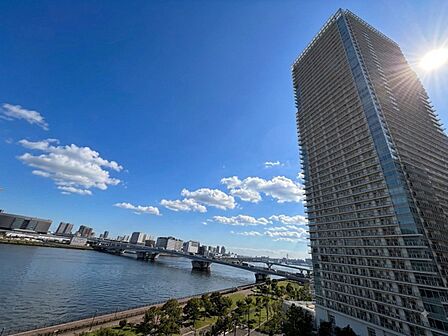 陽当たり・通風・開放感に恵まれた環境です。※CG加工により晴天にしています。