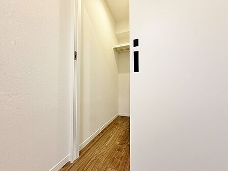 収納スペースが付いていて、お部屋を広く使っていただけます。