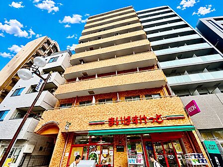 飽きのこないシンプルモダンな外観です。※CG加工により晴天にしています。