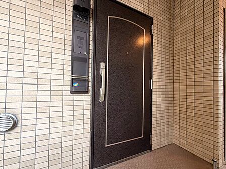 清潔感のある落ち着いた雰囲気の玄関です。