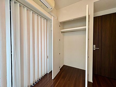 家電やスーツケース、ストック品など何でも片付く嬉しい空間です。