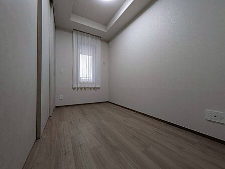 清かで艶やかな時間をもたらしてくれる室内です。