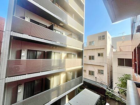陽当たり・通風・開放感に恵まれた環境です。