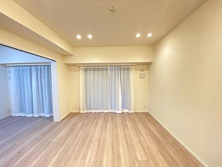 シンプルな内装と偏り過ぎないデザインで統一しました。