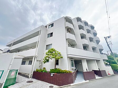 飽きのこないシンプルモダンな外観です。