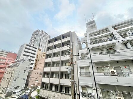 陽当たり・通風・開放感に恵まれた環境です。