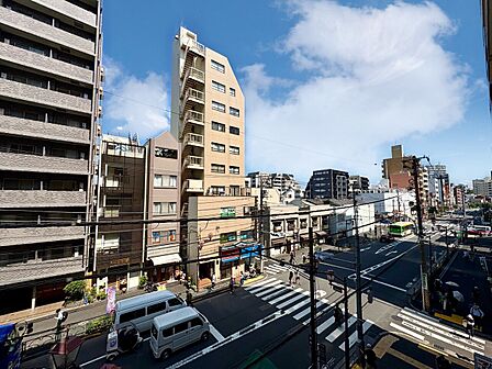 陽当たり・通風・開放感に恵まれた環境です。