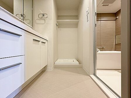 十分な広さの脱衣所。