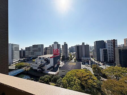 陽当たり・通風・開放感に恵まれた環境です。
