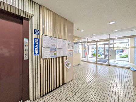館内は静寂な中が保たれており、管理が行き届いている印象を受けました。