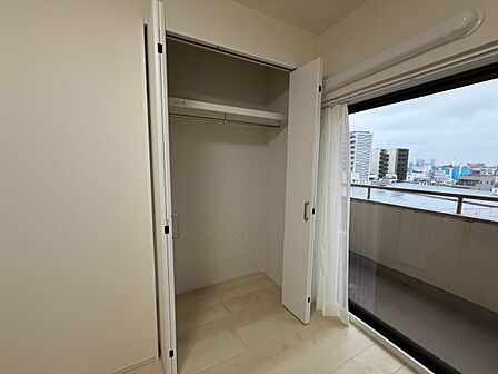 家電やスーツケース、ストック品など何でも片付く嬉しい空間です。