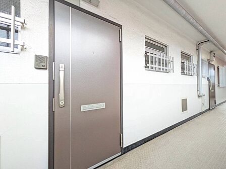 清潔感のある落ち着いた雰囲気の玄関です。