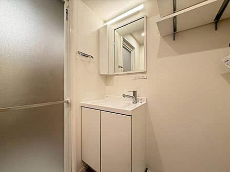 清潔感を感じられる洗面化粧台。