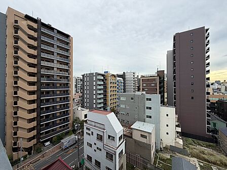 眺望や窓からの景色が良いと、家で過ごす時間も快適です。