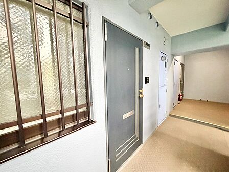 清潔感のある落ち着いた雰囲気の玄関です。