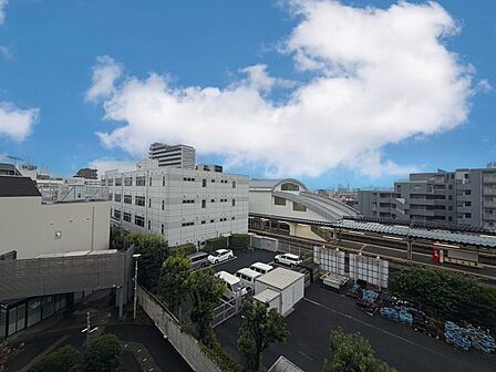 陽当たり・通風・開放感に恵まれた環境です。