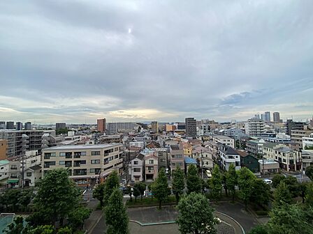 陽当たり・通風・開放感に恵まれた環境です。