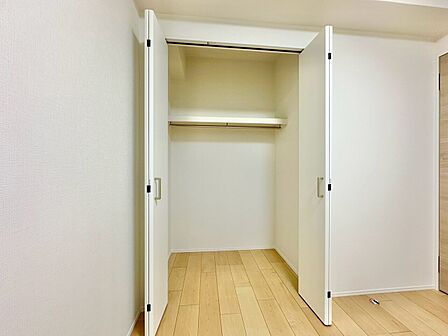 収納スペースが付いていて、お部屋を広く使っていただけます。