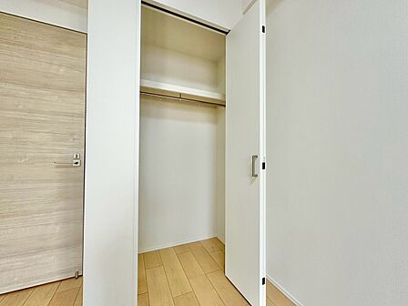 家電やスーツケース、ストック品など何でも片付く嬉しい空間です。