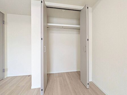 家電やスーツケース、ストック品など何でも片付く嬉しい空間です。