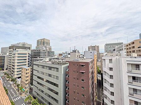 陽当たり・通風・開放感に恵まれた環境です。