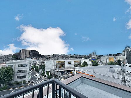 陽当たり・通風・開放感に恵まれた環境です。