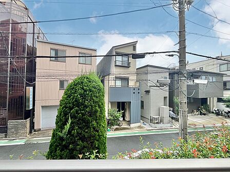 陽当たり・通風・開放感に恵まれた環境です。