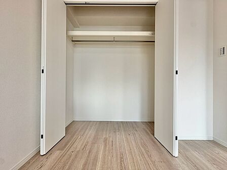 家電やスーツケース、ストック品など何でも片付く嬉しい空間です。