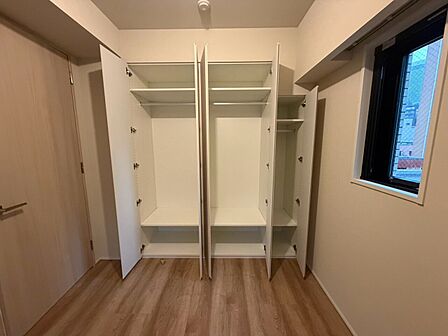 家電やスーツケース、ストック品など何でも片付く嬉しい空間です。