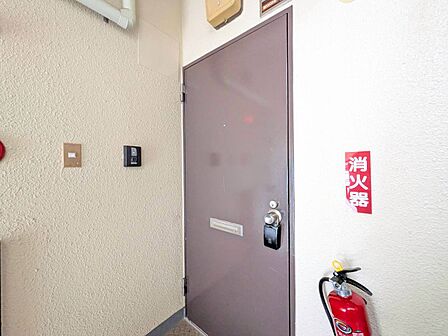 清潔感のある落ち着いた雰囲気の玄関です。