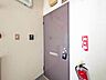 玄関：清潔感のある落ち着いた雰囲気の玄関です。
