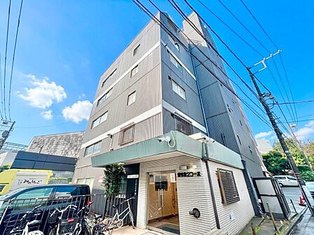 飽きのこないシンプルモダンな外観です。