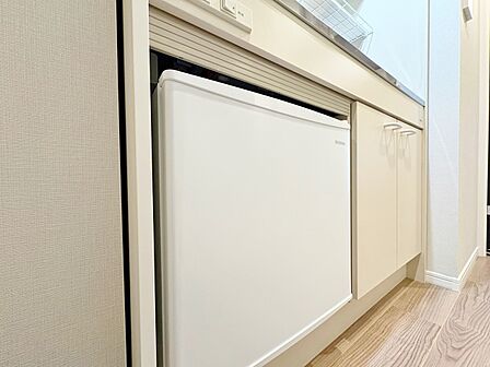 備え付けのミニ冷蔵庫です。