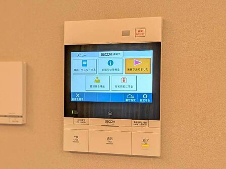 誰が来てもわかる様にモニター付きインターホンを設置。