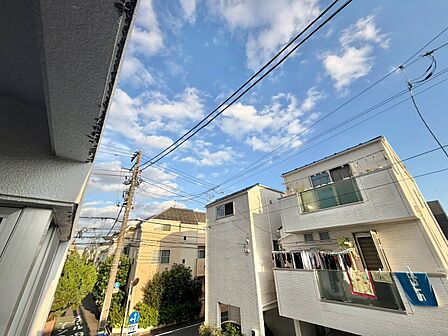 陽当たり・通風・開放感に恵まれた環境です。