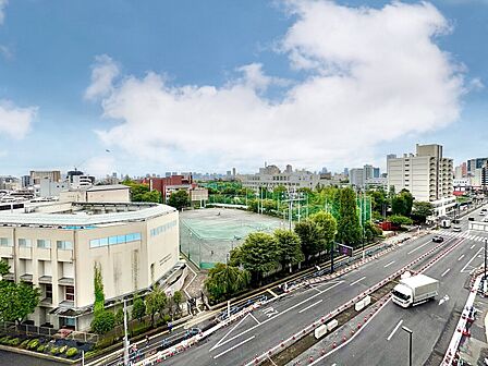 眺望や窓からの景色が良いと、家で過ごす時間も快適です。
