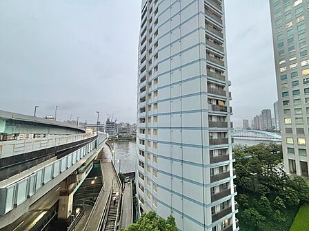 陽当たり・通風・開放感に恵まれた環境です。