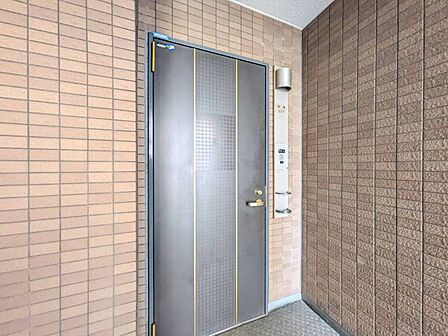 清潔感のある落ち着いた雰囲気の玄関です。