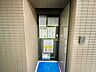 玄関：清潔感のある落ち着いた雰囲気の玄関です。