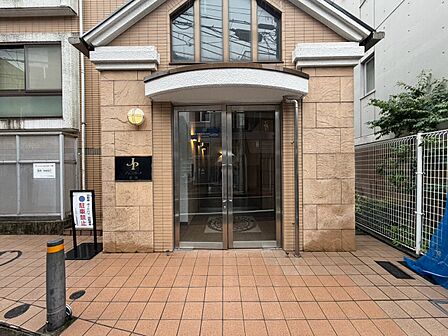 上質感漂う玄関アプローチです。
