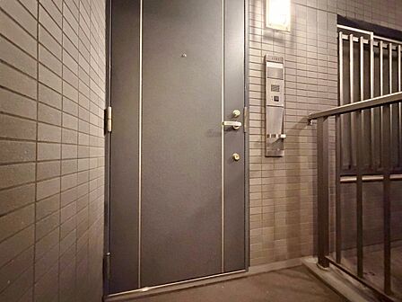 清潔感のある落ち着いた雰囲気の玄関です。