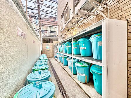 ゴミ置場。綺麗に管理されております。