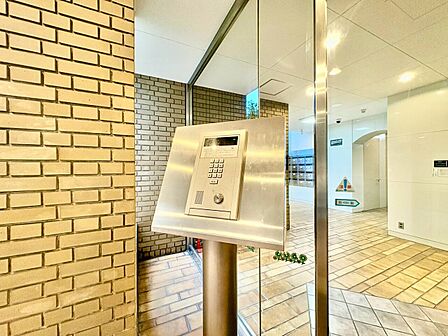 オートロックついていますので、セキュリティ面でも安心です。