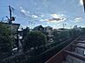 バルコニー：眺望や窓からの景色が良いと、家で過ごす時間も快適です。