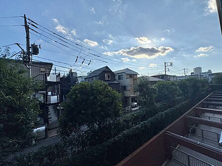 眺望や窓からの景色が良いと、家で過ごす時間も快適です。