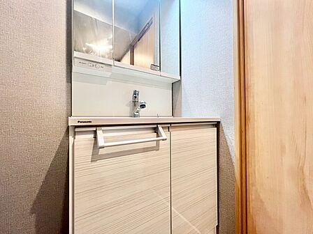 清潔感を感じられる洗面化粧台。